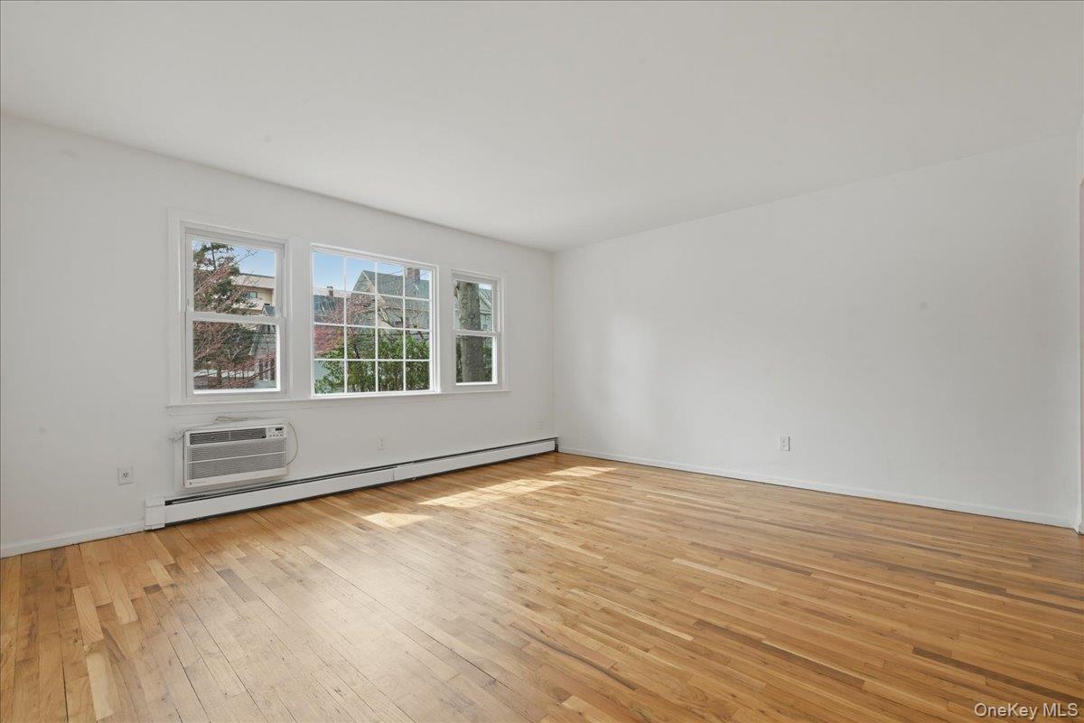 7 Anchorage Road Port Washington, NY 11050 - Photo 3 of 46