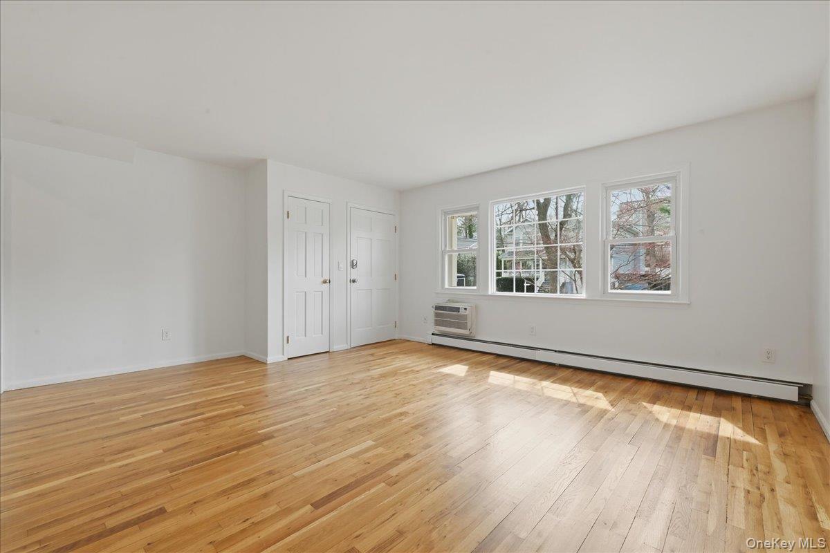 7 Anchorage Road Port Washington, NY 11050 - Photo 4 of 46