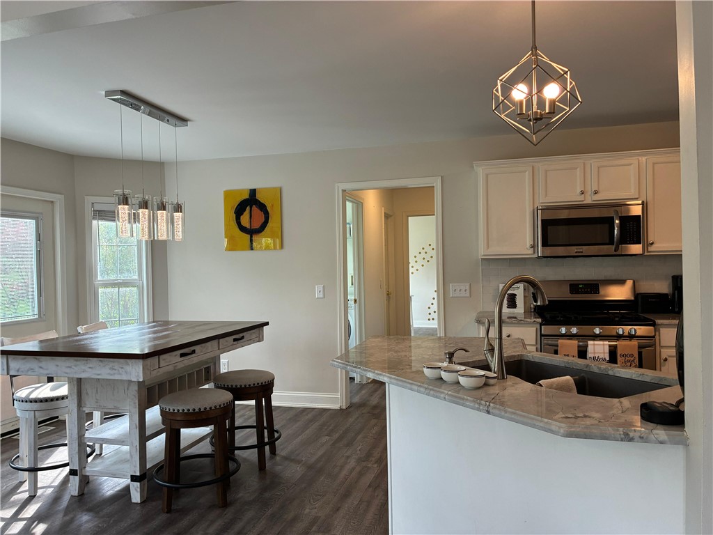 18 Dona Lea Road Perinton, NY 14450 - Photo 8 of 29 The kitchen flows into a breakfast room that overlooks the rear grounds.