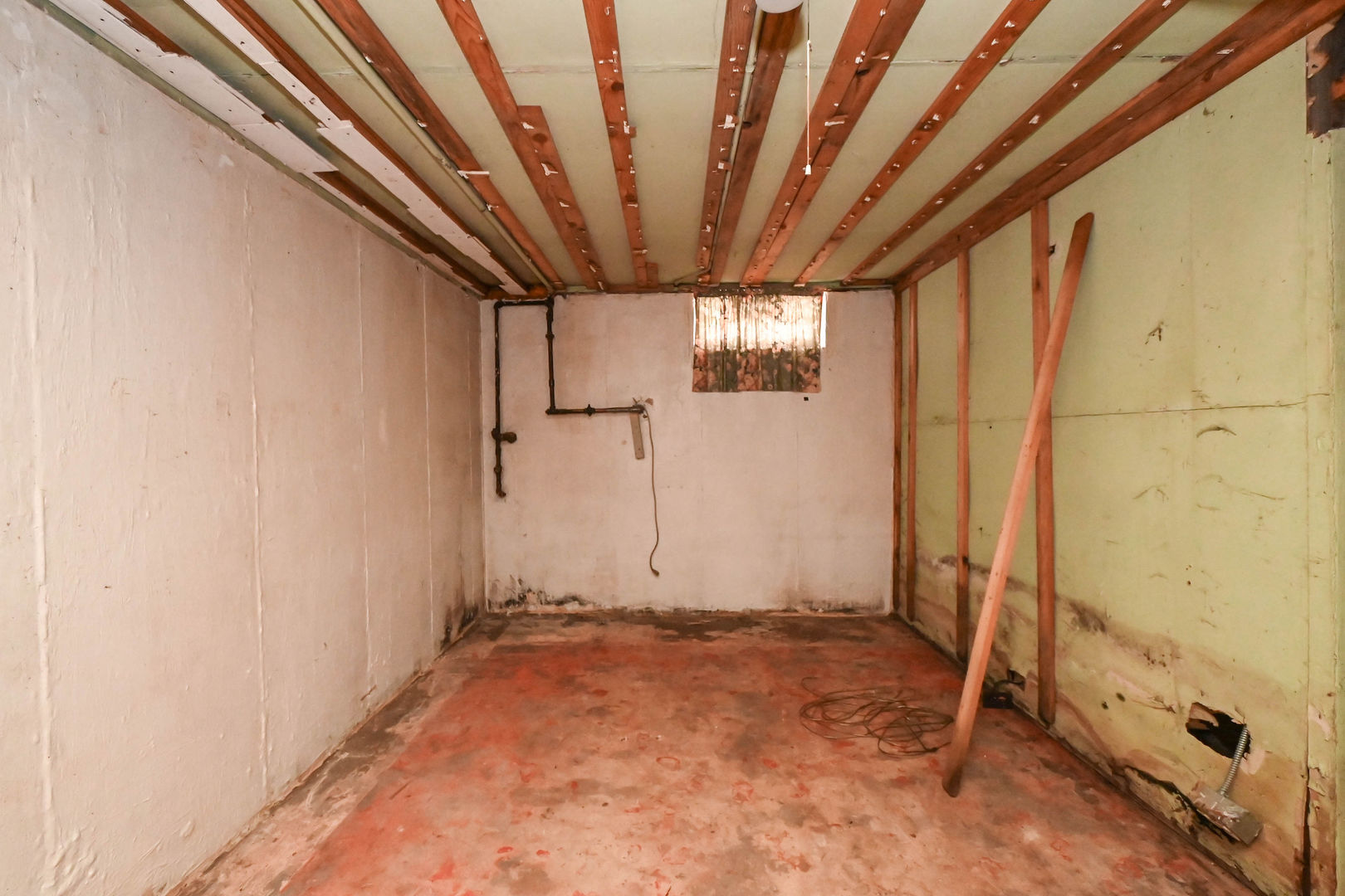 629 Fulton Avenue Waukegan, IL 60085 - Photo 15 of 25 a view of a garage