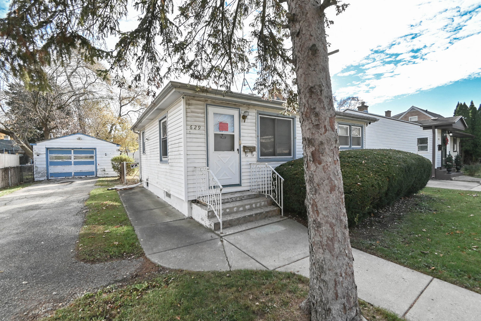 629 Fulton Avenue Waukegan, IL 60085 - Photo 2 of 25 a view of a house with backyard