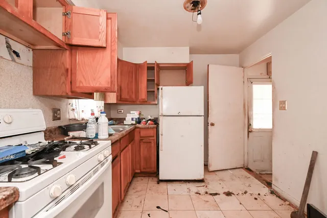 $150,000 | 629 Fulton Avenue, Waukegan, IL 60085