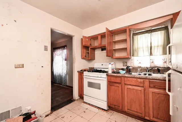 $150,000 | 629 Fulton Avenue, Waukegan, IL 60085