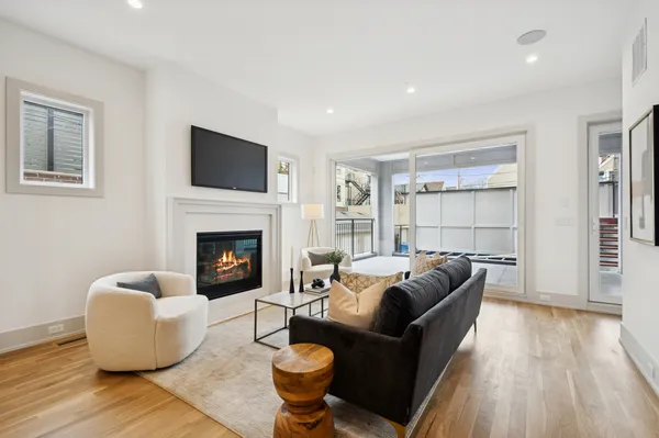 $1,229,000 | 2246 West Lyndale Street, Unit 1, Chicago, IL 60647