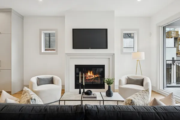 $1,229,000 | 2246 West Lyndale Street, Unit 1, Chicago, IL 60647