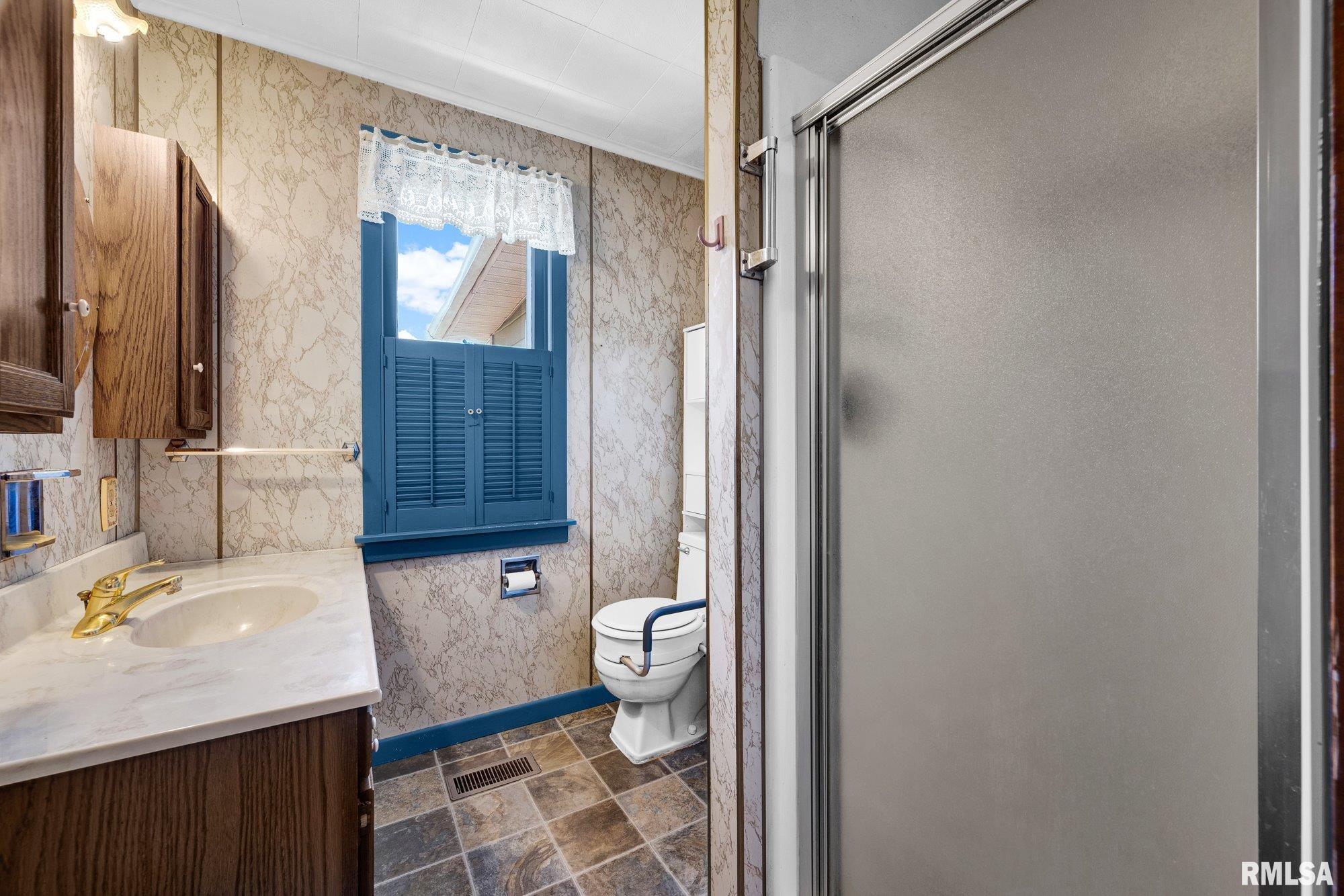 209 West Walnut Street La Rose, IL 61541 - Photo 18 of 44