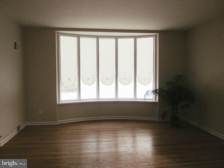 512 Clothier Road Wynnewood, PA 19096 - Photo 4 of 20 Living Room