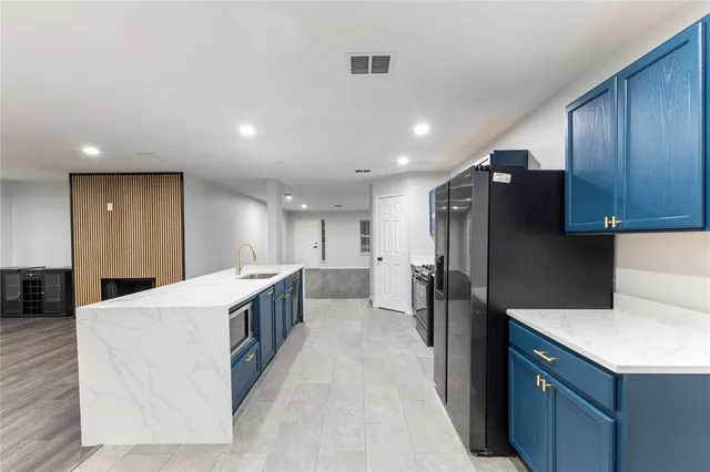 $379,999 | 7018 Lake Jackson Drive, Arlington, TX 76002