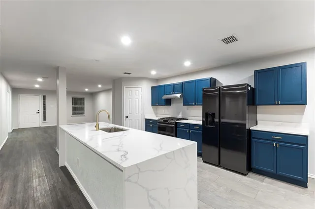 $379,999 | 7018 Lake Jackson Drive, Arlington, TX 76002