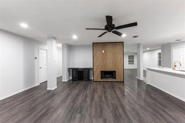 $379,999 | 7018 Lake Jackson Drive, Arlington, TX 76002