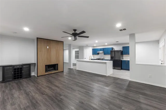 $379,999 | 7018 Lake Jackson Drive, Arlington, TX 76002