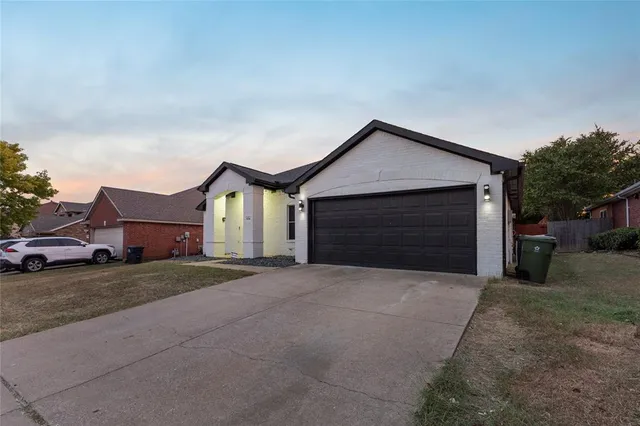 $379,999 | 7018 Lake Jackson Drive, Arlington, TX 76002