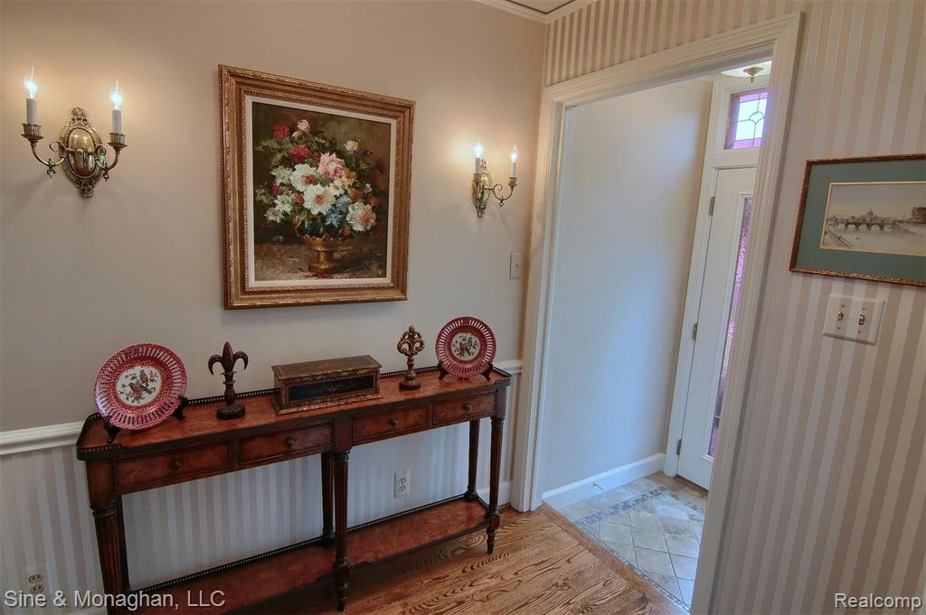 389 Merriweather Road Grosse Pointe Farms, MI 48236 - Photo 4 of 33