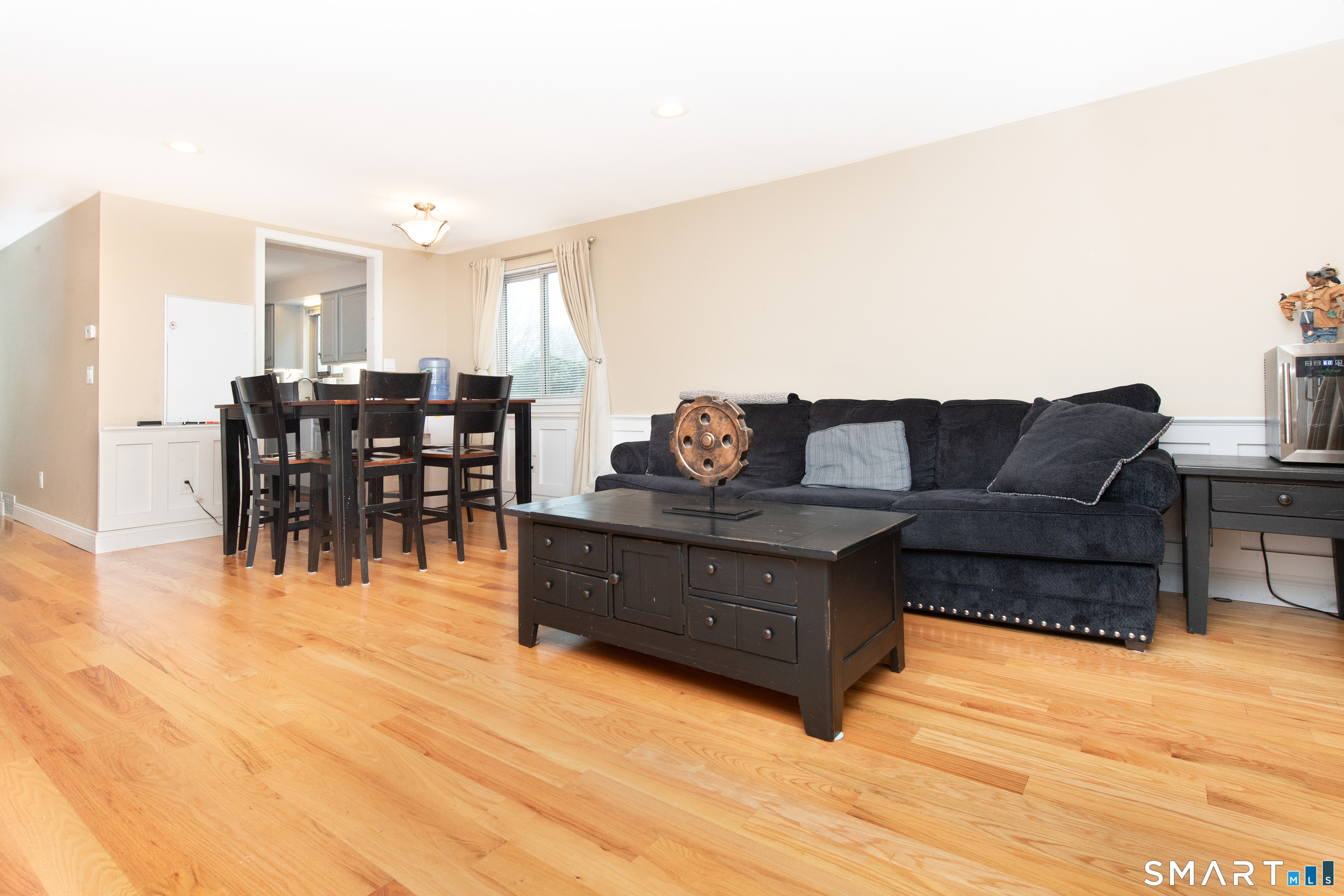 136 Turtle Run Drive, Unit A Stratford, CT 06614 - Photo 11 of 32 Living room