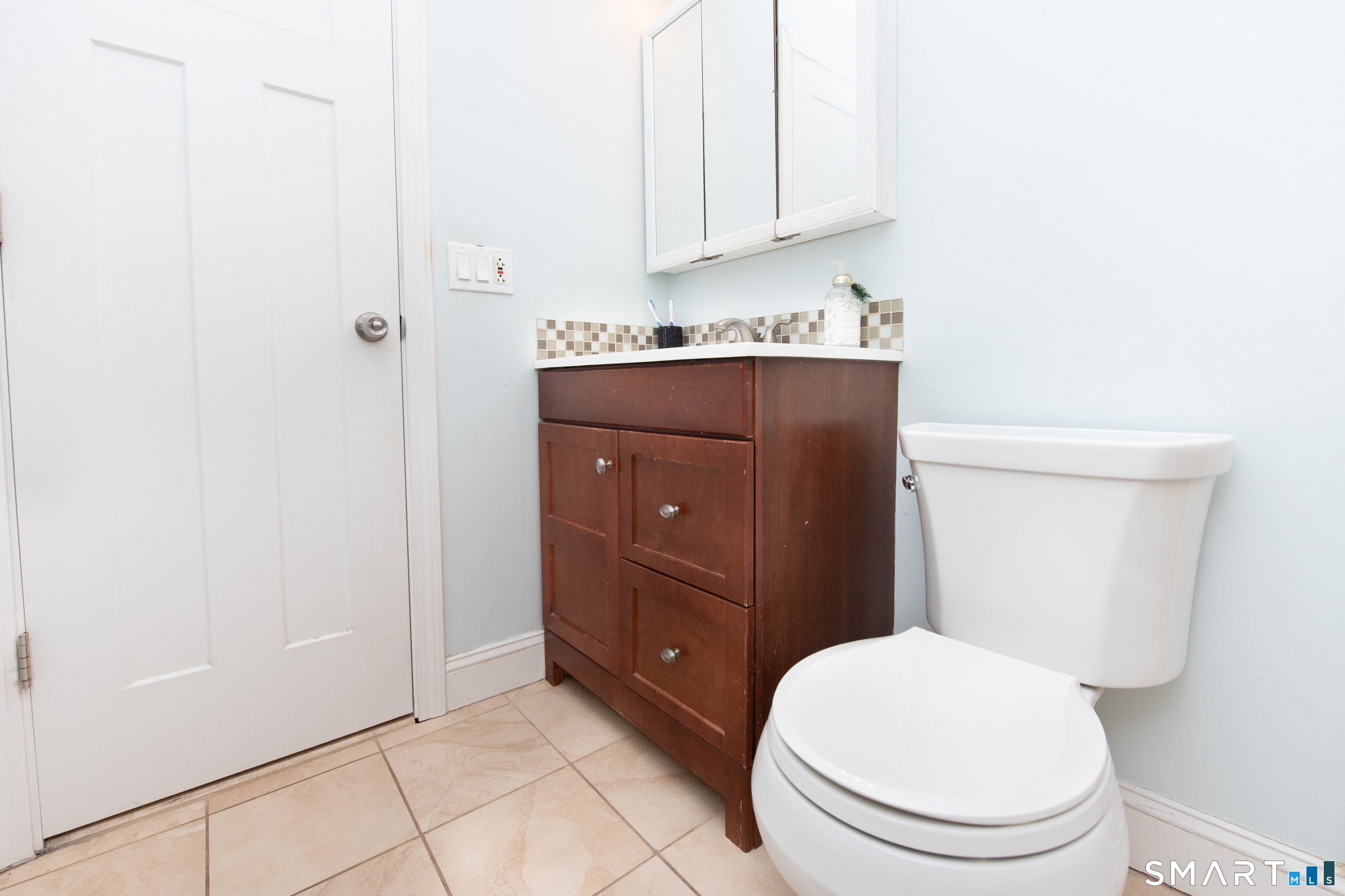 136 Turtle Run Drive, Unit A Stratford, CT 06614 - Photo 8 of 32 Powder room