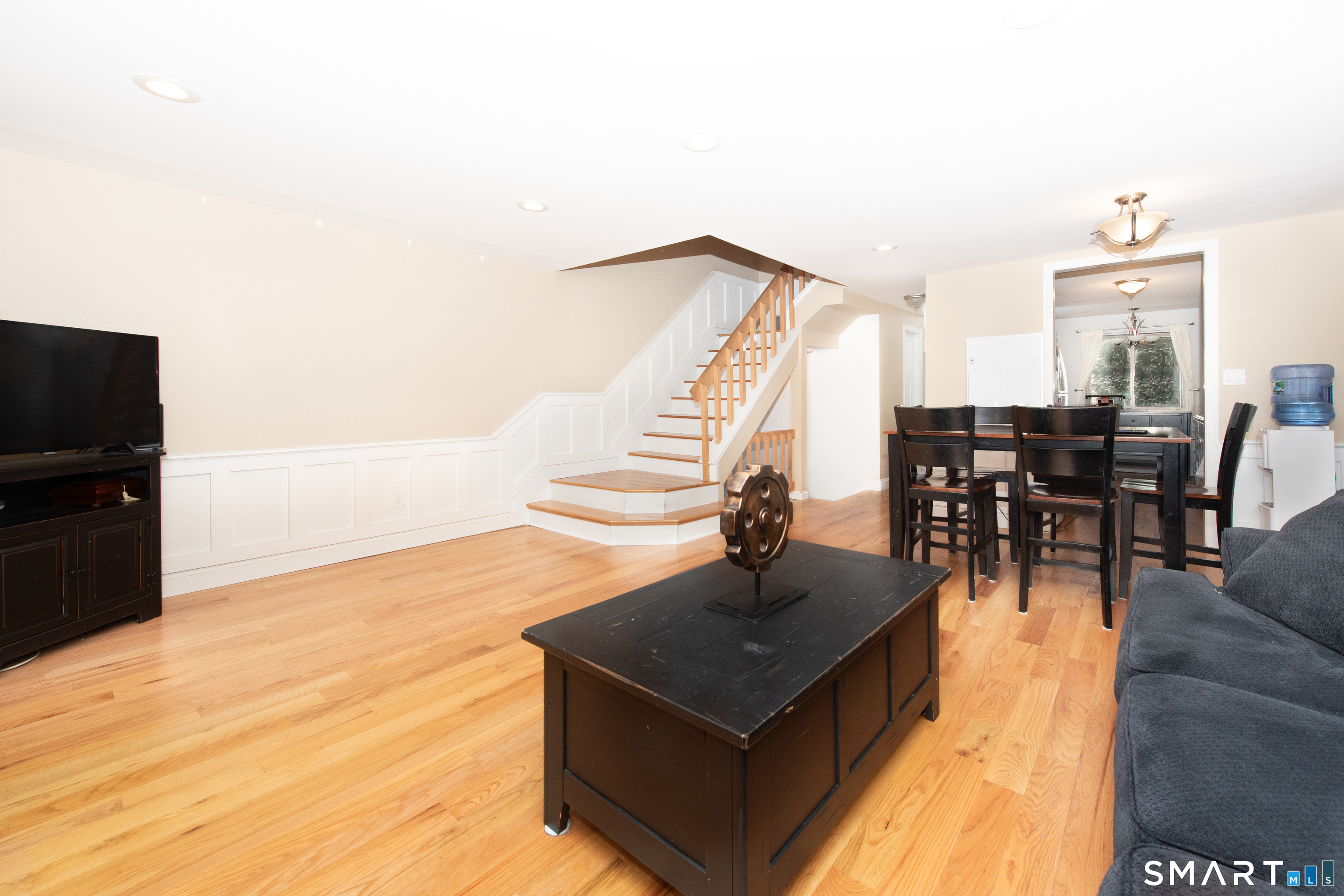 136 Turtle Run Drive, Unit A Stratford, CT 06614 - Photo 8 of 32 Living room