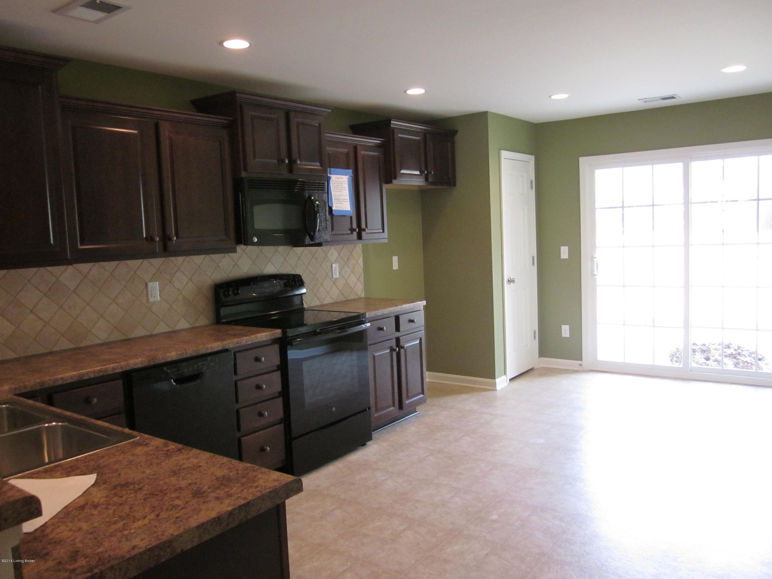 6450 Renate Road Louisville, KY 40291 - Photo 3 of 13 6450-6458 Renate Rd-3-1-14 012