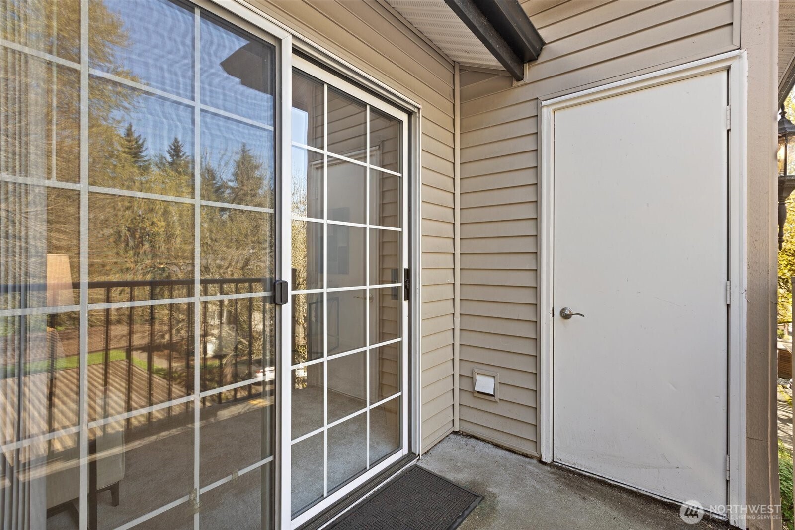 929 3rd Avenue, Unit F301 Kirkland, WA 98033 - Photo 23 of 28
