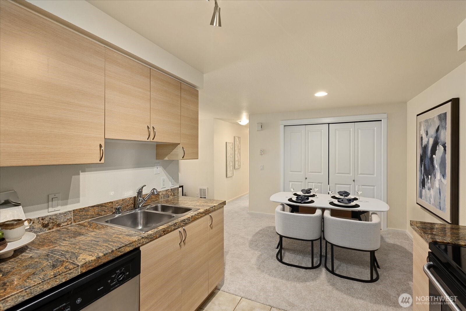 929 3rd Avenue, Unit F301 Kirkland, WA 98033 - Photo 9 of 28