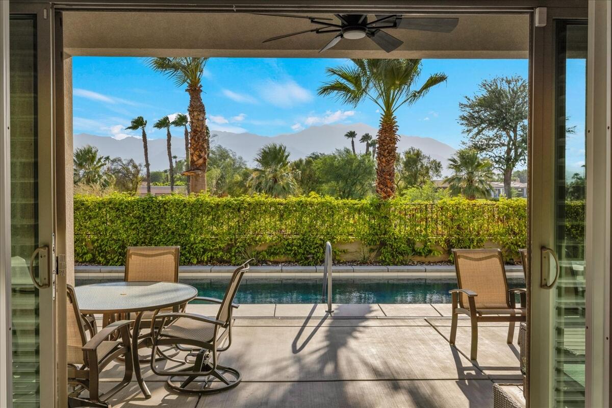 38 Burgundy Rancho Mirage, CA 92270 - Photo 10 of 15 010-09