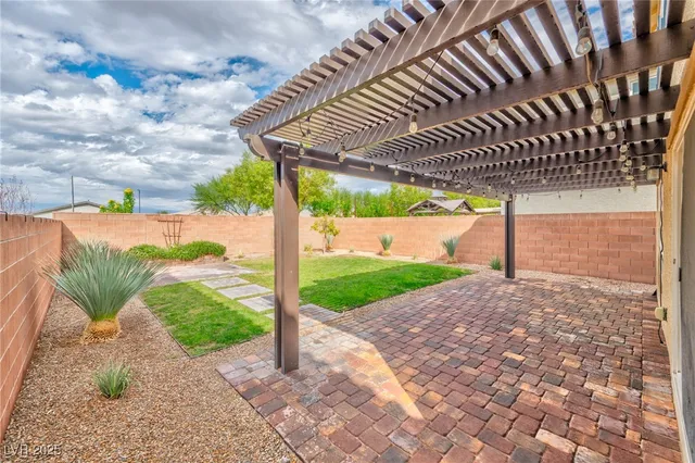 $2,100 | 2924 Tranquil Brook Avenue, Henderson, NV 89044