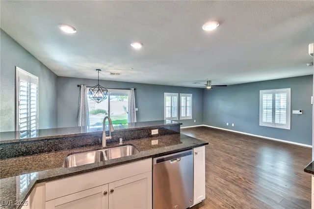 $2,100 | 2924 Tranquil Brook Avenue, Henderson, NV 89044