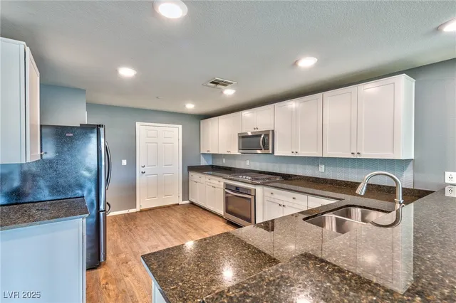 $2,100 | 2924 Tranquil Brook Avenue, Henderson, NV 89044