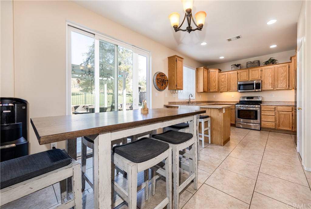 33447 Wallace Way Yucaipa, CA 92399 - Photo 9 of 31