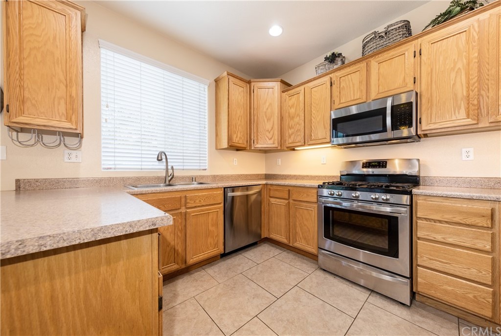 33447 Wallace Way Yucaipa, CA 92399 - Photo 10 of 31