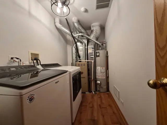 $2,350 | 2609 Carrolwood Road, Unit 2609, Naperville, IL 60540