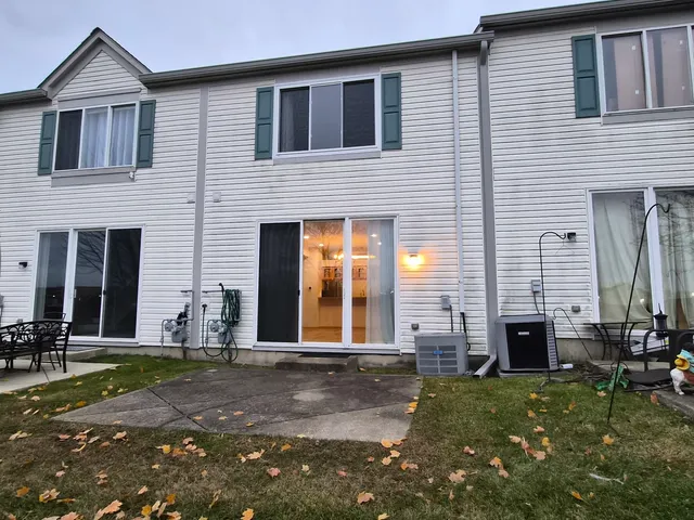 $2,350 | 2609 Carrolwood Road, Unit 2609, Naperville, IL 60540
