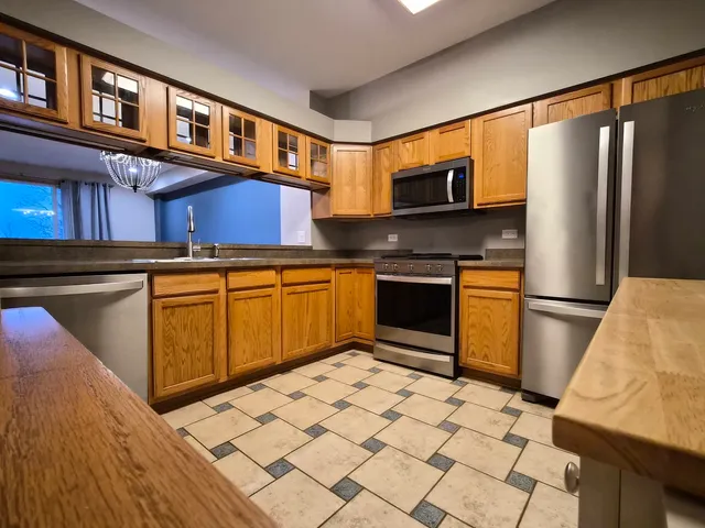 $2,350 | 2609 Carrolwood Road, Unit 2609, Naperville, IL 60540