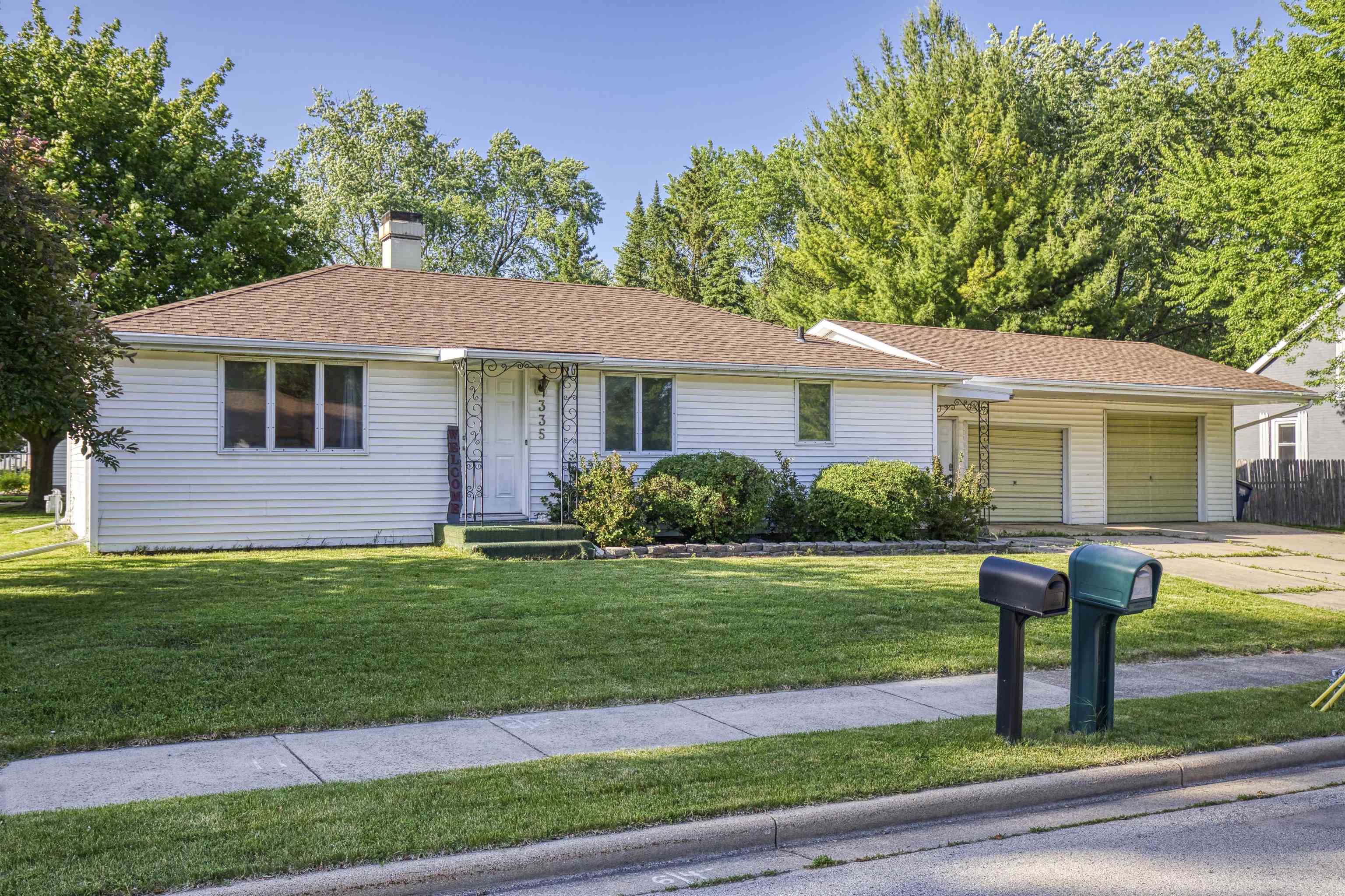 335 Front Street Pulaski, WI 54162 - Photo 1 of 40
