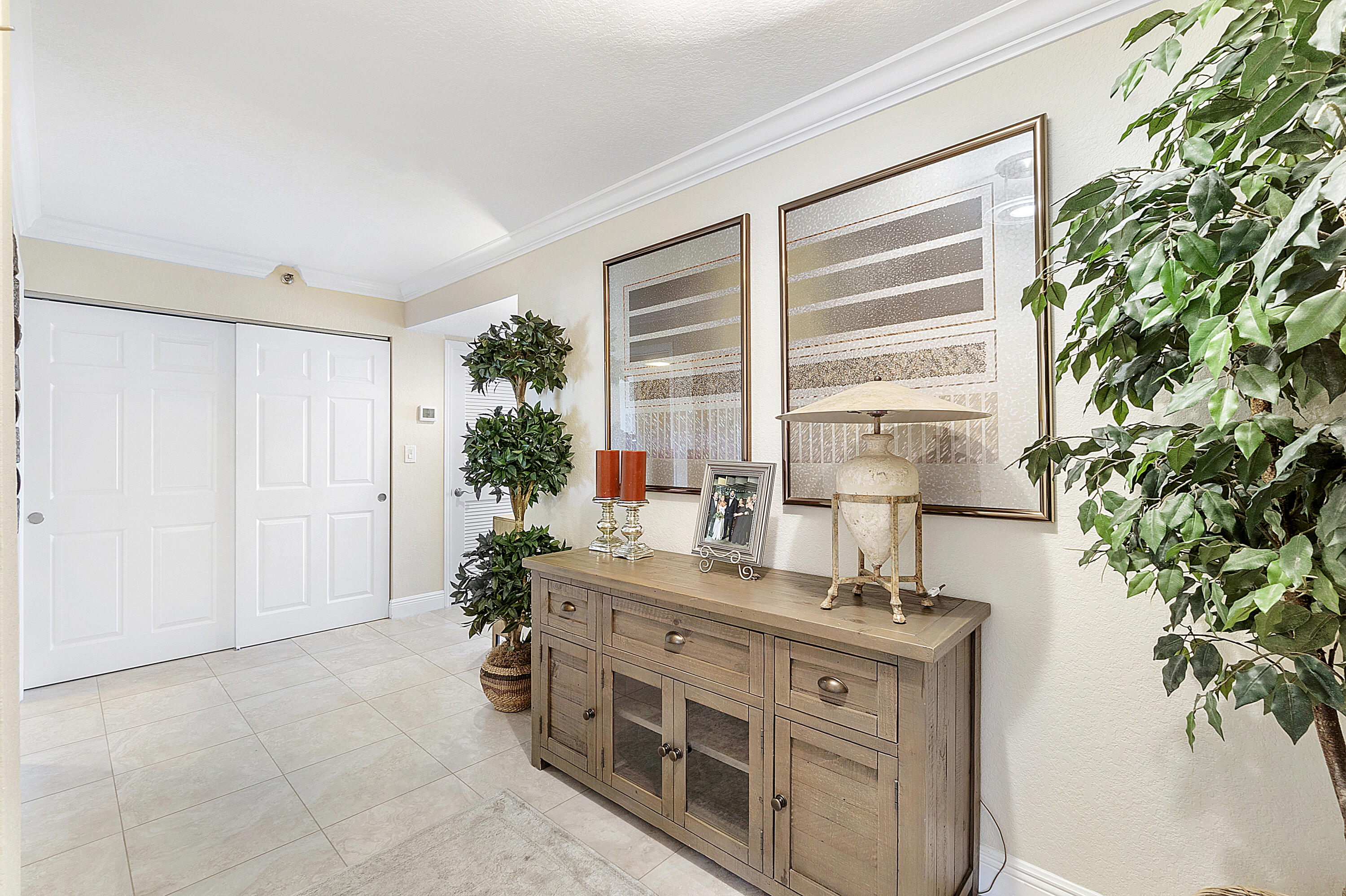 1901 South Ocean Boulevard, Unit 507 Boca Raton, FL 33432 - Photo 8 of 55 Foyer