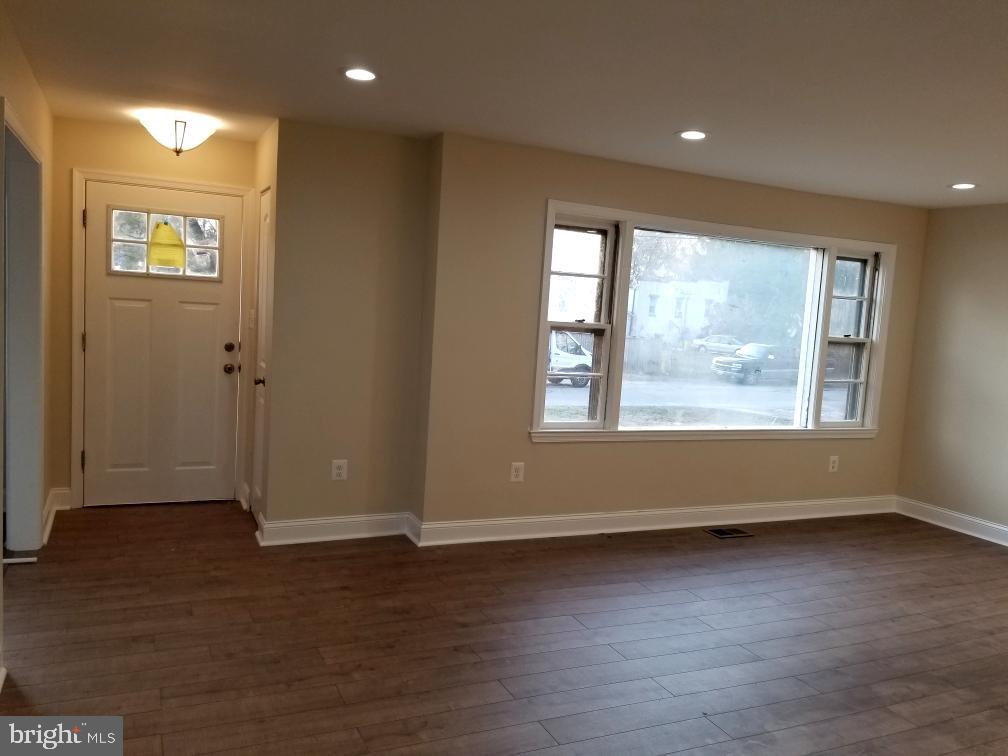 8109 Highpoint Road Clearwater Beach, MD 21226 - Photo 13 of 19 living room
