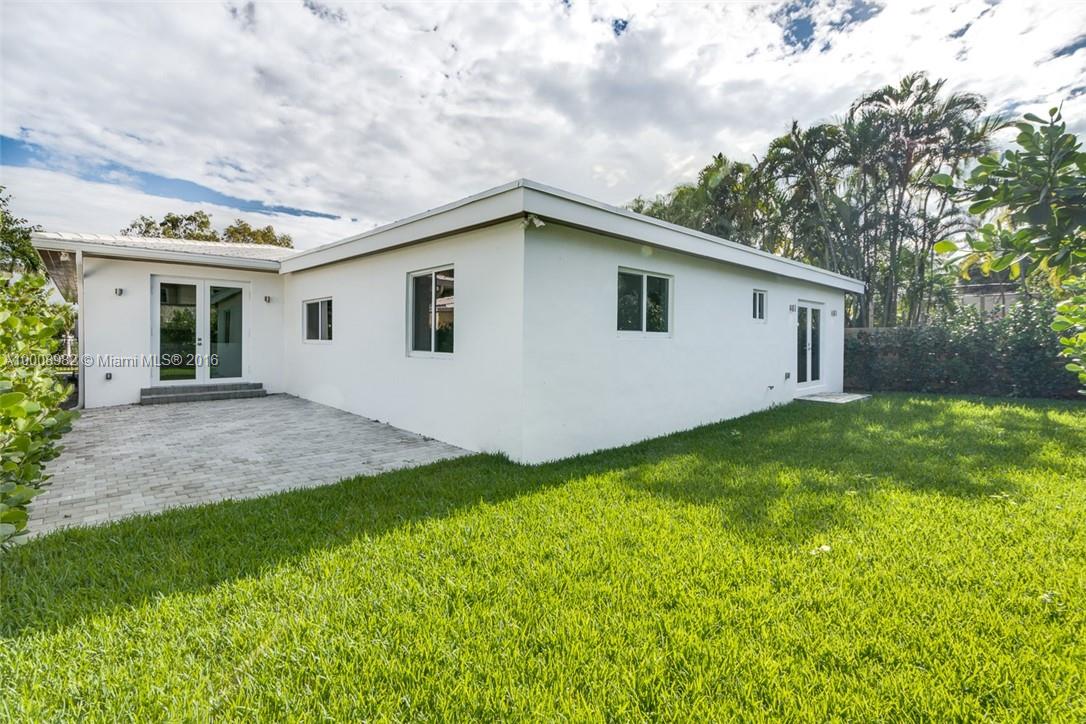 2034 Alton Road Miami Beach, FL 33140 - Photo 4 of 22 Gallery Image 4
