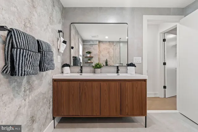 $1,000,000 | 1821 Christian Street, Philadelphia, PA 19146