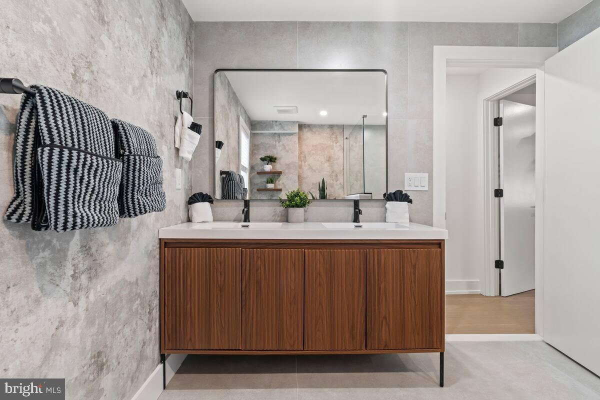 1821 Christian Street Philadelphia, PA 19146 - Photo 19 of 30