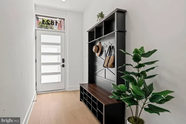 $1,000,000 | 1821 Christian Street, Philadelphia, PA 19146