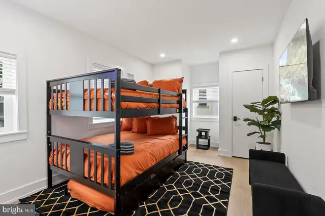 $1,000,000 | 1821 Christian Street, Philadelphia, PA 19146