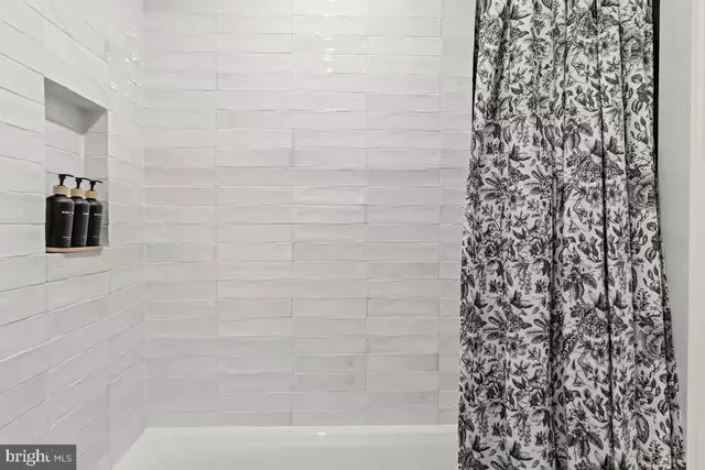 $1,000,000 | 1821 Christian Street, Philadelphia, PA 19146