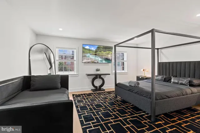 $1,000,000 | 1821 Christian Street, Philadelphia, PA 19146