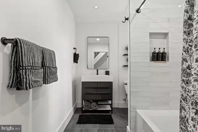 $1,000,000 | 1821 Christian Street, Philadelphia, PA 19146