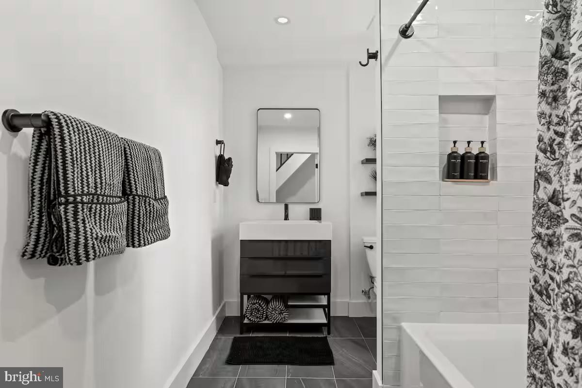 1821 Christian Street Philadelphia, PA 19146 - Photo 29 of 30