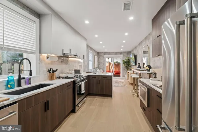 $1,000,000 | 1821 Christian Street, Philadelphia, PA 19146