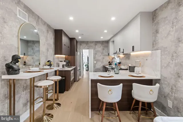 $1,000,000 | 1821 Christian Street, Philadelphia, PA 19146