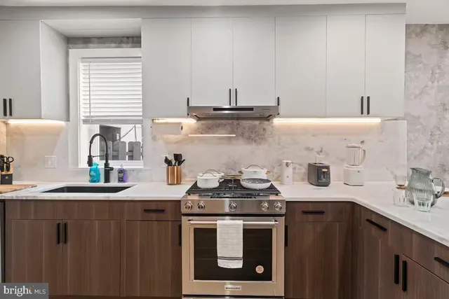 $1,000,000 | 1821 Christian Street, Philadelphia, PA 19146