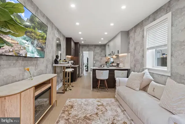 $1,000,000 | 1821 Christian Street, Philadelphia, PA 19146