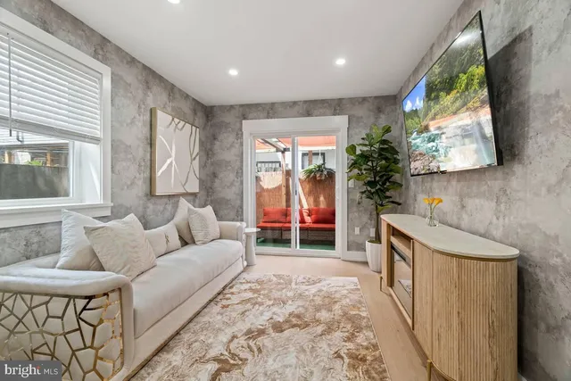 $1,000,000 | 1821 Christian Street, Philadelphia, PA 19146