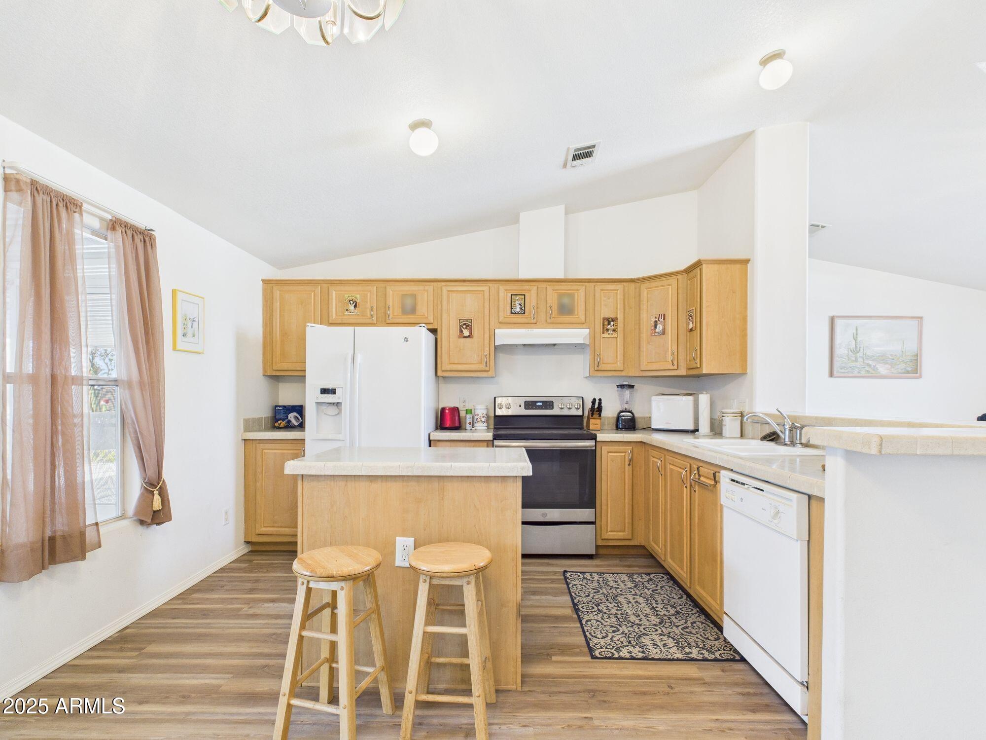 3104 East Broadway Road, Unit 271 Mesa, AZ 85204 - Photo 12 of 23 12-web-or-mls-CAM03379G0-PR0168-STILL012